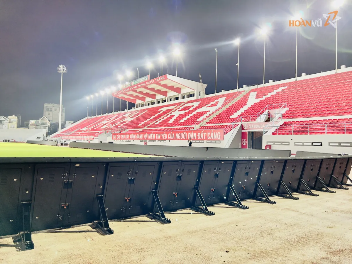 Stadium perimeter LED: how it runs and what brands receive