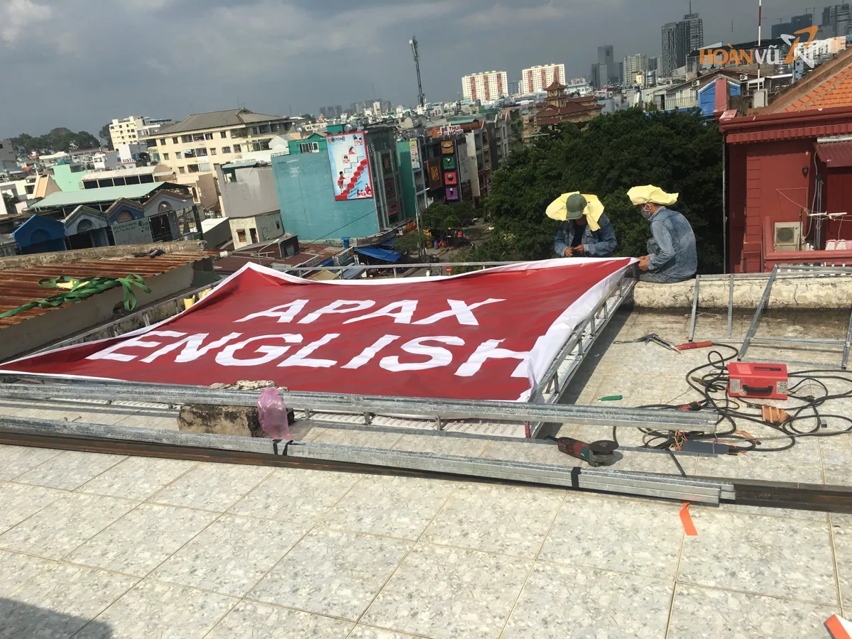 Thi công bảng LED quảng cáo trên sân thượng