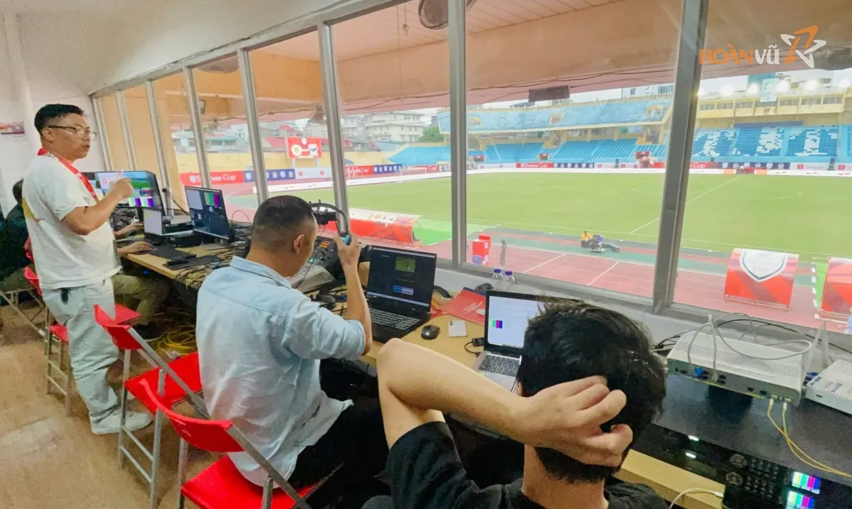 LED operations crew in the Hang Day control room