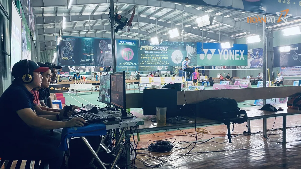 Ê kíp livestream tại nhà thi đấu