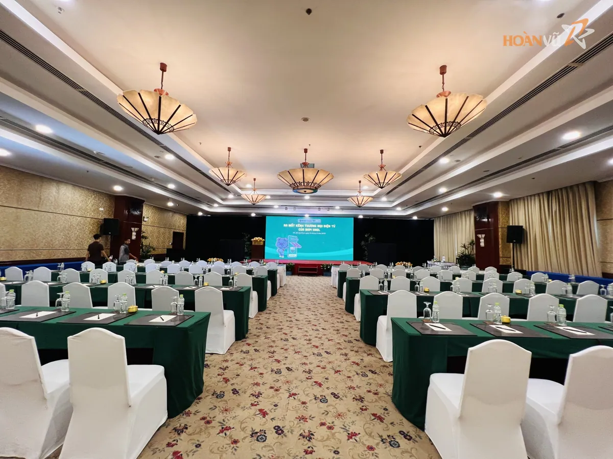 Hội nghị khách sạn setup bàn lớp học