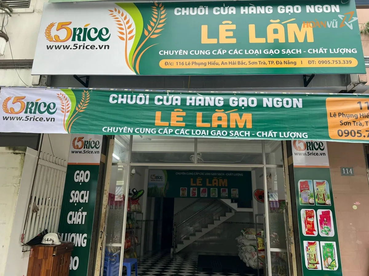 Bảng hiệu cửa hàng gạo mặt phố