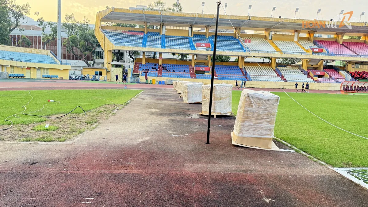 Staging LED cabinets on the running track
